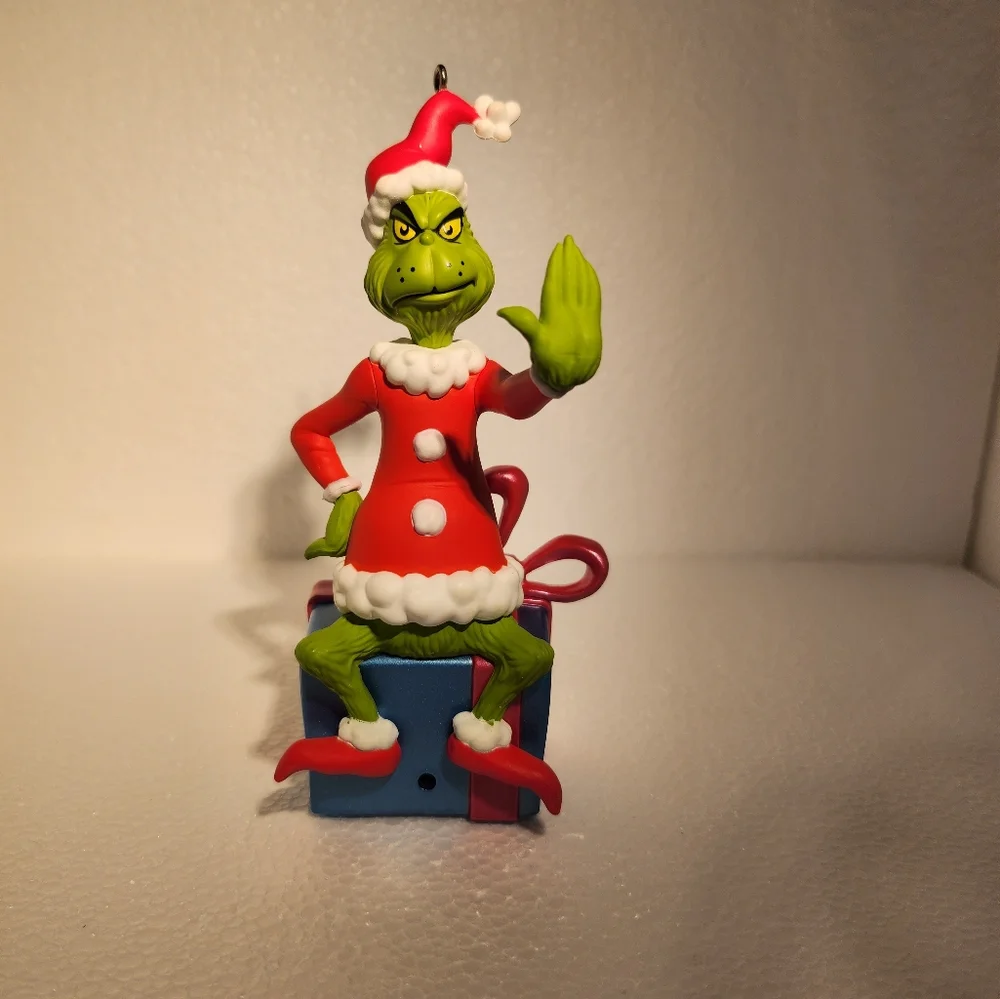 Hallmark Keepsake 2015 Grinch Peekbuster Magic motion-activated sound ornament - Picture 3 of 8